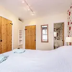 Esklets Cottage